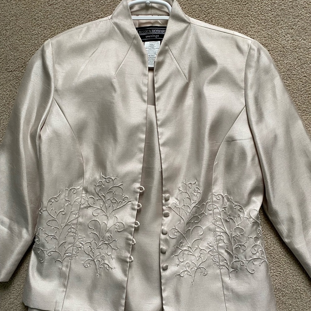 Jessica Howard Cream Blazer with Embroidery